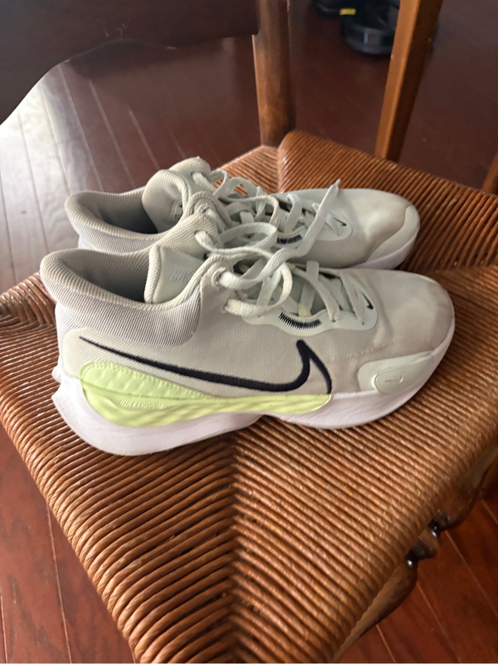 Nike Men's Light Green and Black Basketball Shoes
